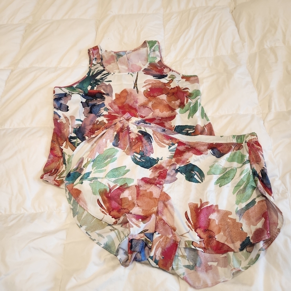 Cable and Gauge floral satin pajama set size extral large EUC